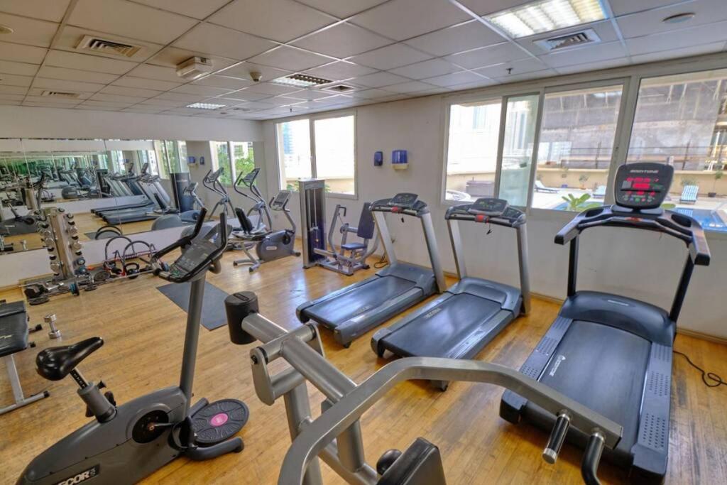 Lovely 1-Bedroom Apartment In The Heart Of Dubai Marina ภายนอก รูปภาพ