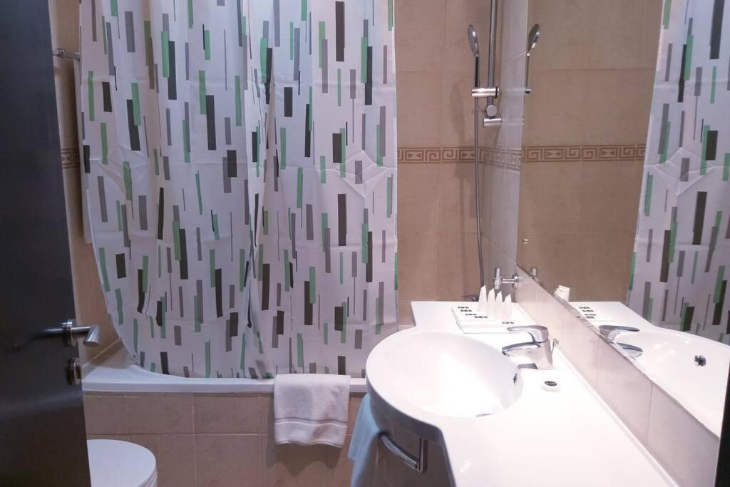 Lovely 1-Bedroom Apartment In The Heart Of Dubai Marina ภายนอก รูปภาพ