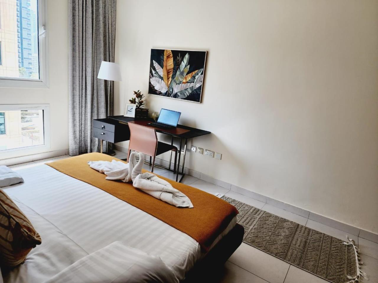 Lovely 1-Bedroom Apartment In The Heart Of Dubai Marina ภายนอก รูปภาพ