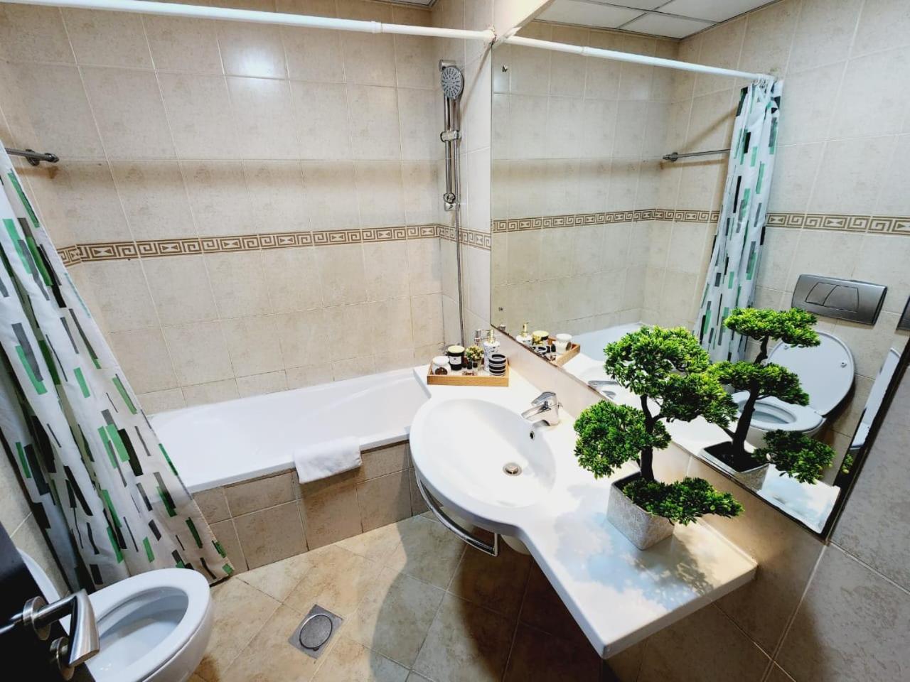 Lovely 1-Bedroom Apartment In The Heart Of Dubai Marina ภายนอก รูปภาพ